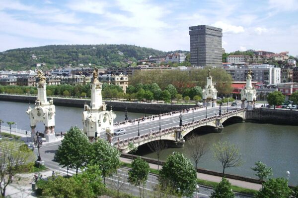 puente-de-maria-cristina-sobre-el-rio-urumea Puente de maria cristina Pensión Kaixo Hostel Donosti San Sebastian